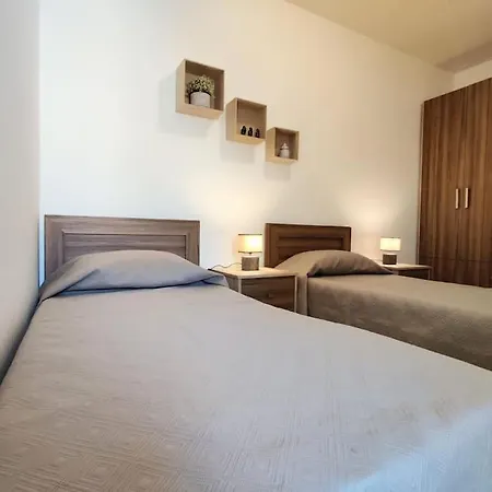 Lorenza Letting Two 아파트