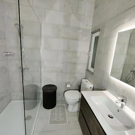 アパート Lorenza Letting Two