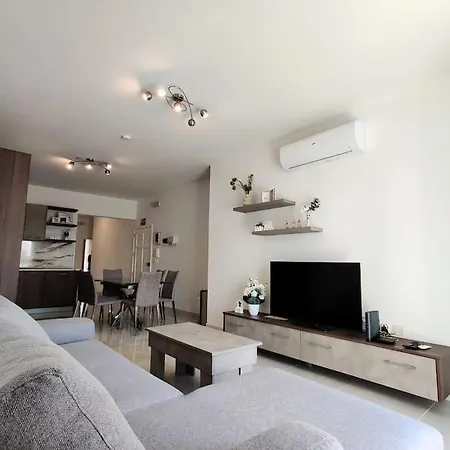 Lorenza Letting Two 마르사실로크